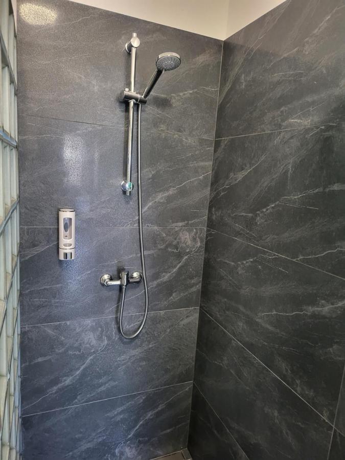 ורשה Rooms4Rest Wiertnicza - Private Rooms For Tourists - Atr Consulting Sp, Z O,O, מראה חיצוני תמונה