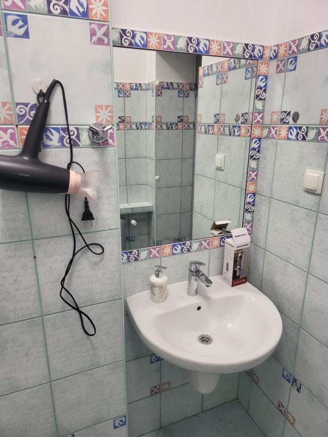 ורשה Rooms4Rest Wiertnicza - Private Rooms For Tourists - Atr Consulting Sp, Z O,O, מראה חיצוני תמונה